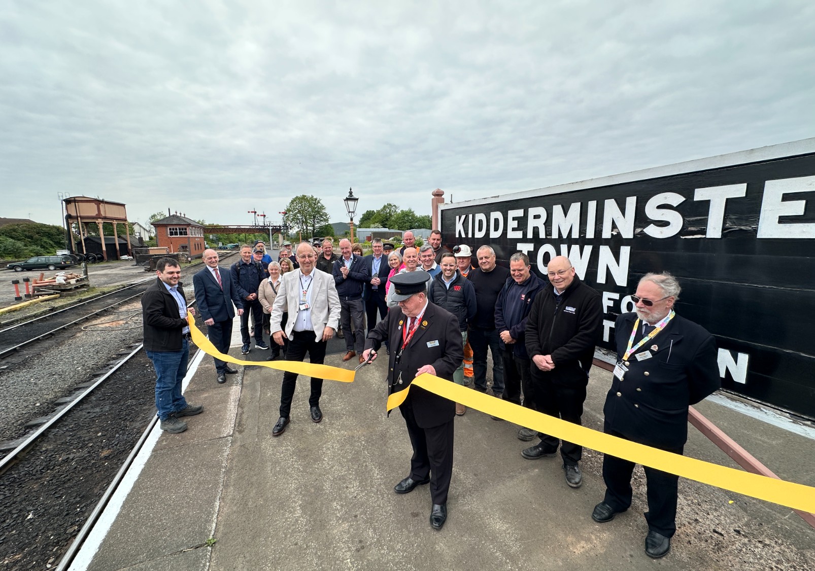 Platform Extensions Platform extension at Kidderminster Town station marks major milestone ...