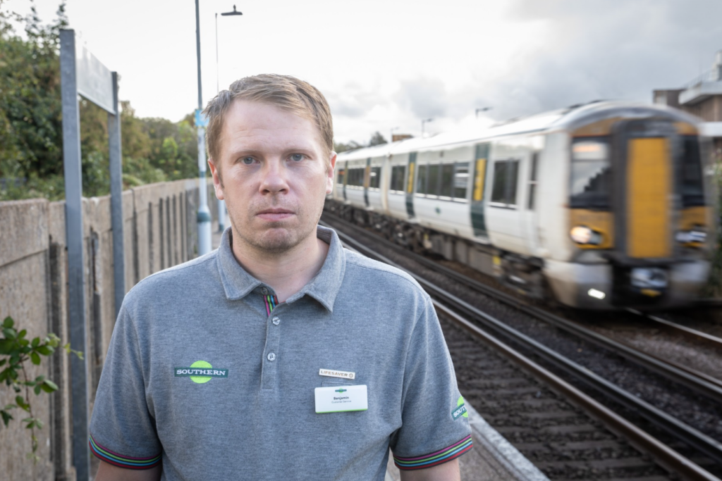 Quick-thinking gateline assistant hero